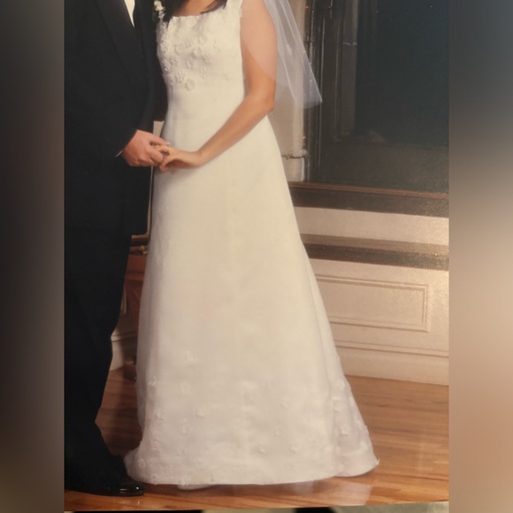 Vintage Vera Wang Wedding Gown - Picture 12 of 12